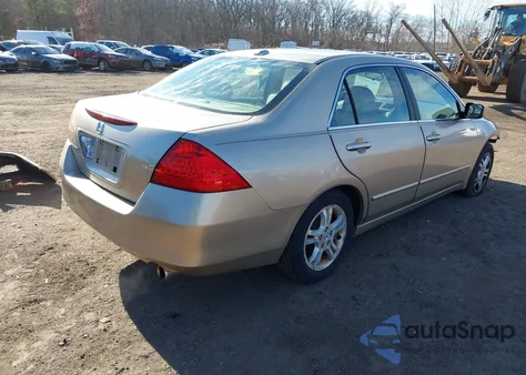 2006 Honda Accord 2.4 Ex z USA, uszkodzony, nr VIN 1HGCM56866A093655